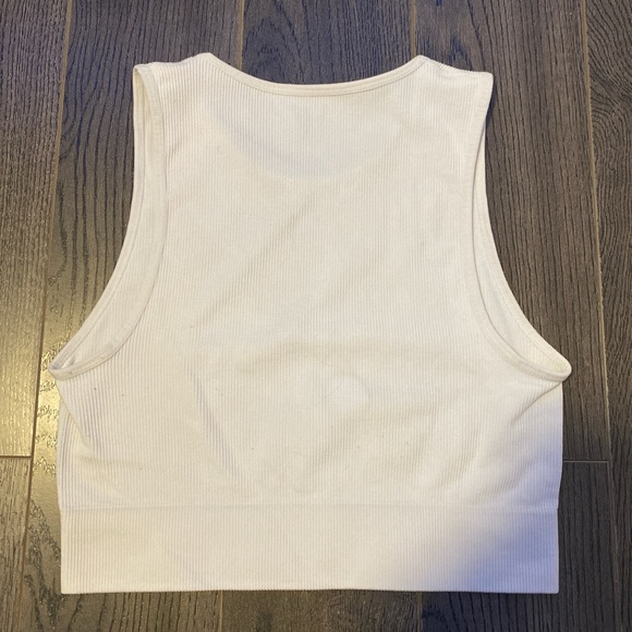 white crop top , tank top - Picture 2 of 3